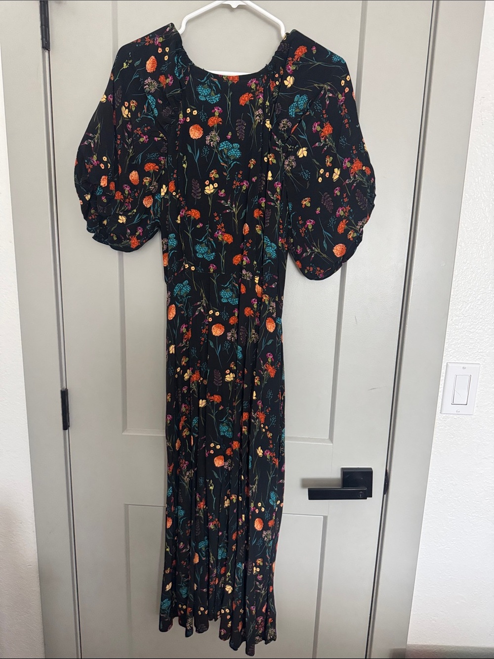 Black Floral Puff-Sleeve Maxi Dress